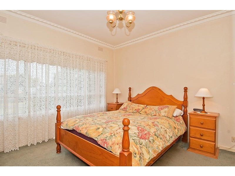 23 Watsons Road, Newcomb VIC 3219