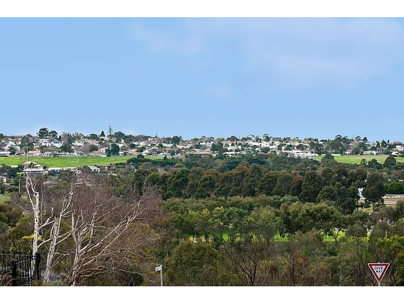 28 Cedar Grove, Highton VIC 3216