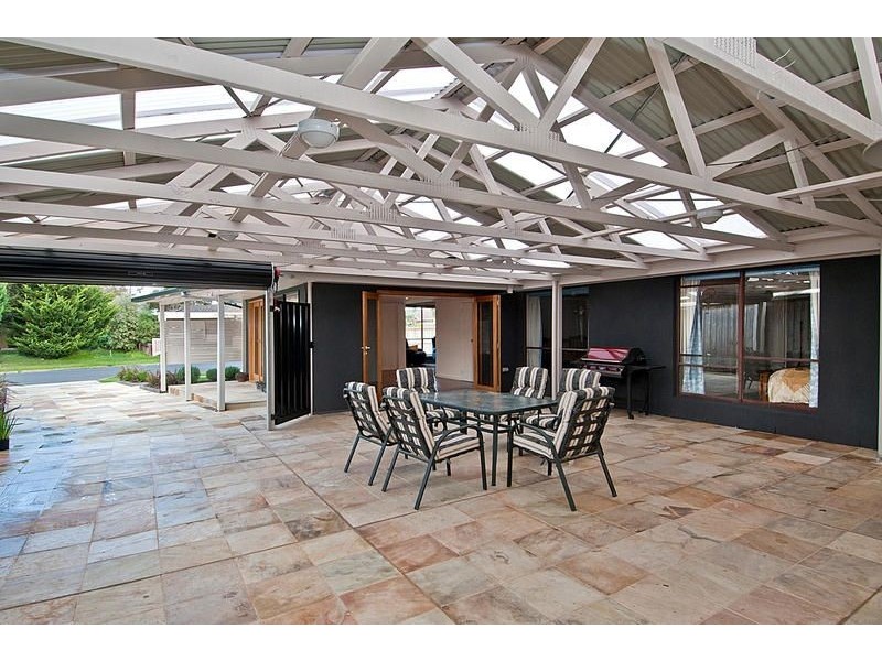 2 Norfolk Avenue, Grovedale VIC 3216