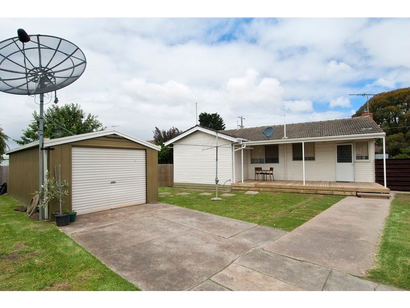 9 Lucas Street, Newcomb VIC 3219