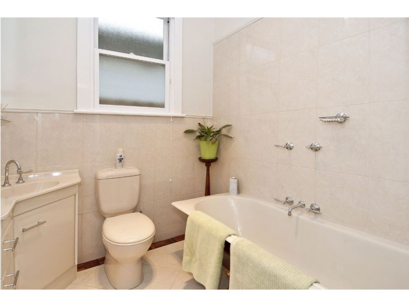 90 Elizabeth Street, Geelong West VIC 3218