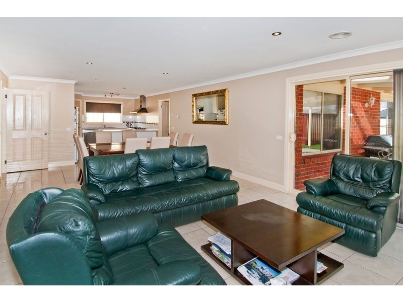 28 Newhaven Avenue, St Albans Park VIC 3219