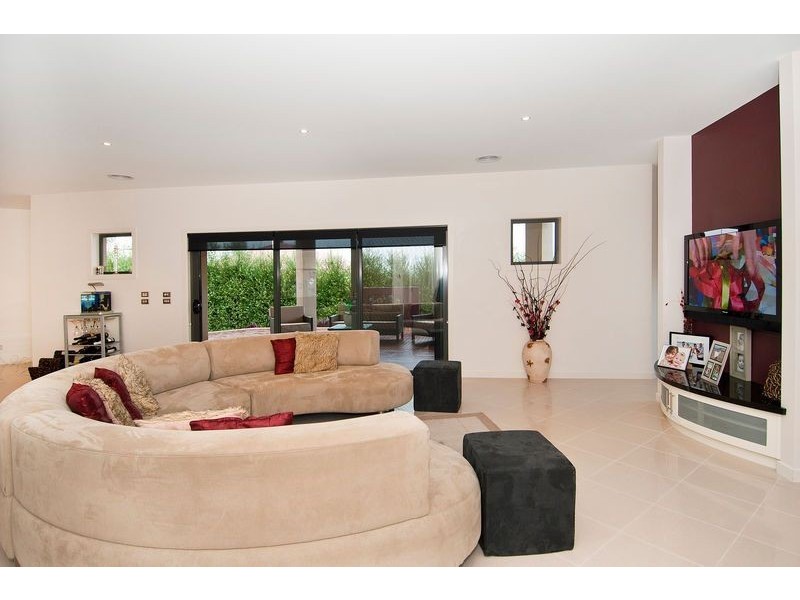 6 Waugh Court, Leopold VIC 3224