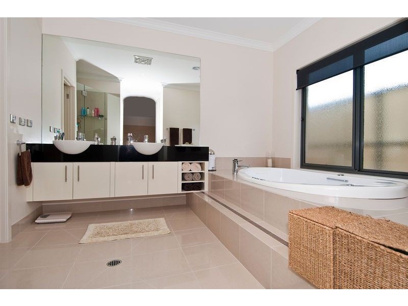 6 Waugh Court, Leopold VIC 3224