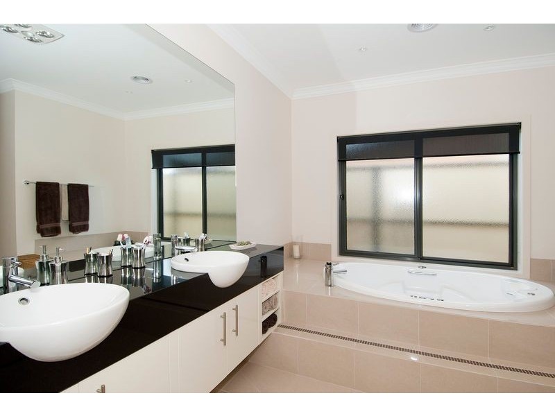 6 Waugh Court, Leopold VIC 3224