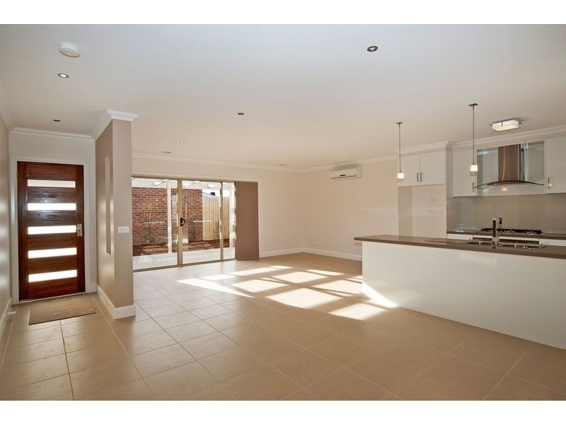 2/7 Mandela Court, St Albans Park VIC 3219