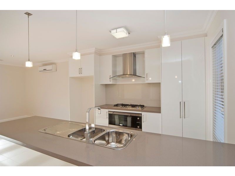 2/7 Mandela Court, St Albans Park VIC 3219
