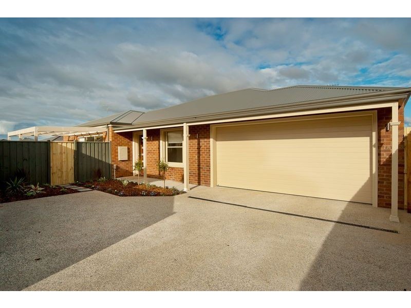 2/7 Mandela Court, St Albans Park VIC 3219