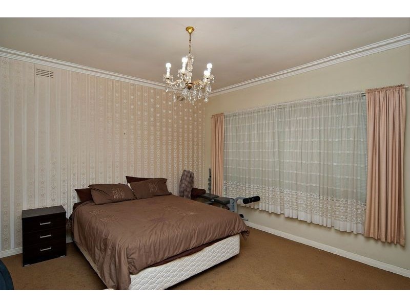 19 Highview Parade, Hamlyn Heights VIC 3215