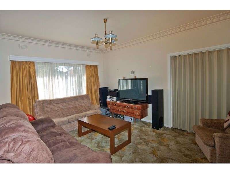 19 Highview Parade, Hamlyn Heights VIC 3215