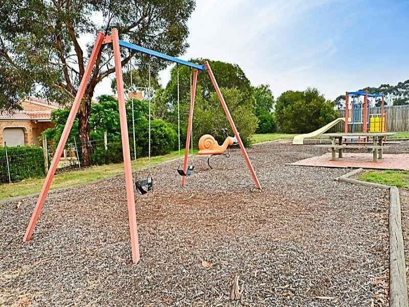 8 Kindale Court, Highton VIC 3216