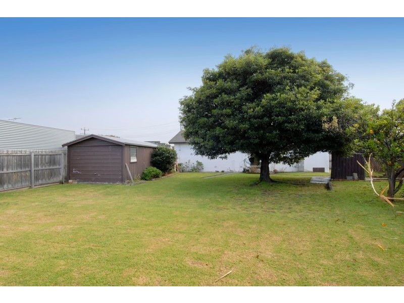 8 Richard Street, Newcomb VIC 3219