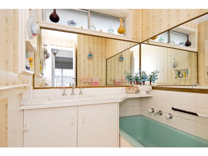 8 Richard Street, Newcomb VIC 3219