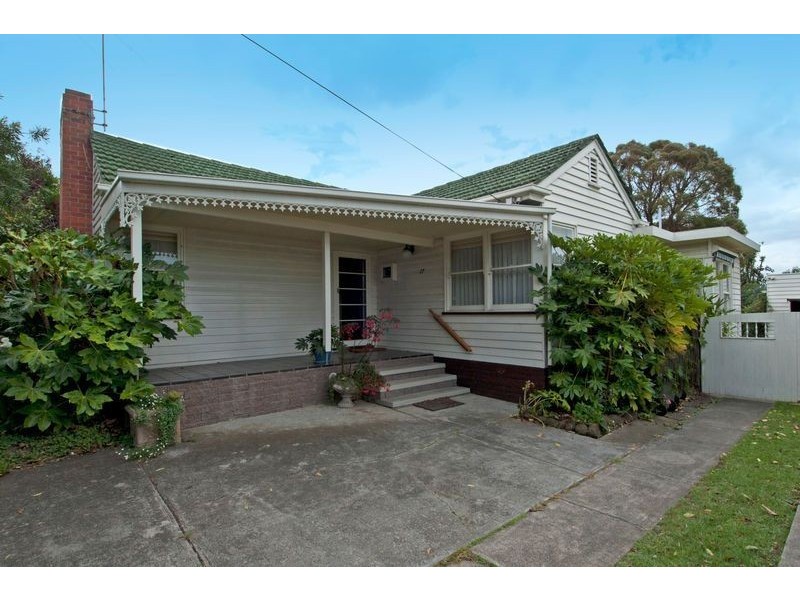17 Bellerine Highway, Newcomb VIC 3219