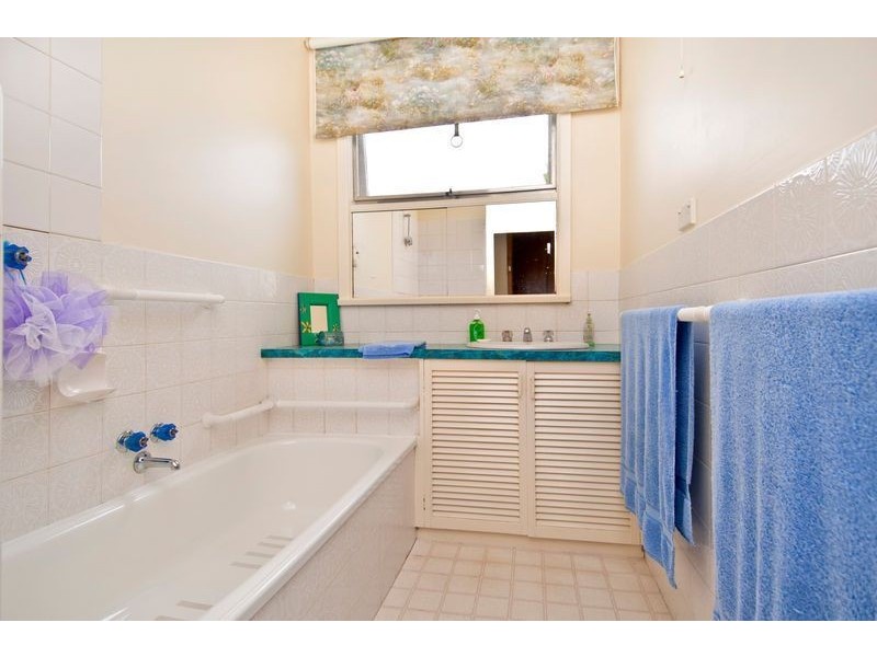 17 Bellerine Highway, Newcomb VIC 3219