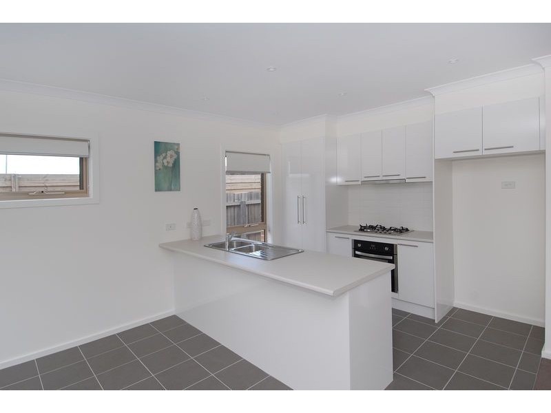 2/5 Emilija Court, Marshall VIC 3216