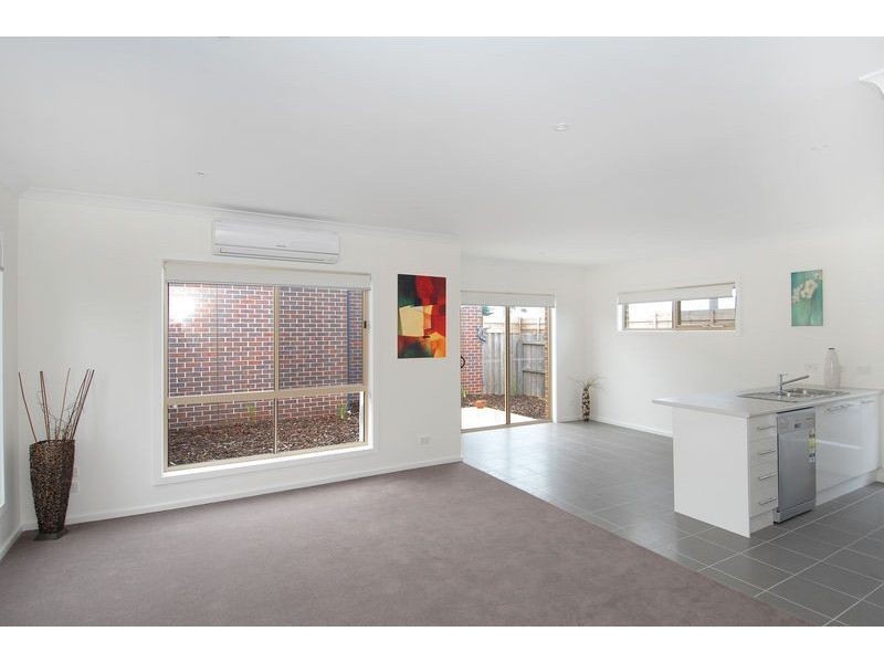 2/5 Emilija Court, Marshall VIC 3216