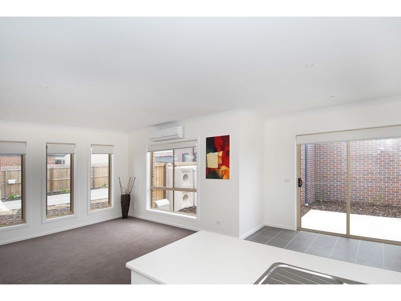 2/5 Emilija Court, Marshall VIC 3216