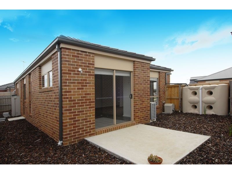 2/5 Emilija Court, Marshall VIC 3216