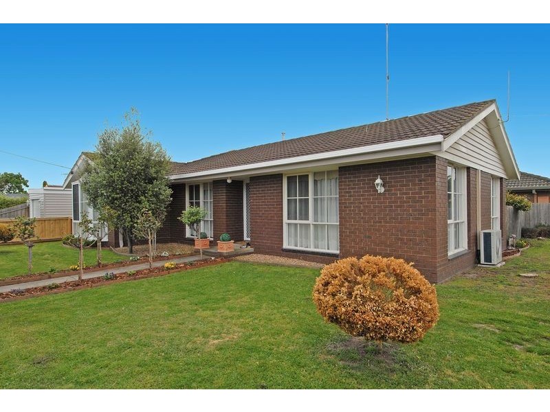 4 Springside Drive, Grovedale VIC 3216