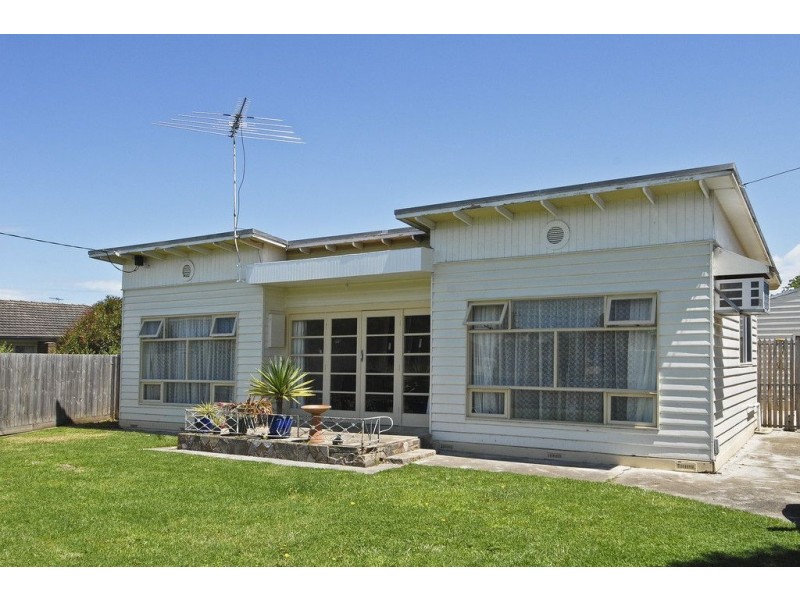 4 Tilly court, Newcomb VIC 3219