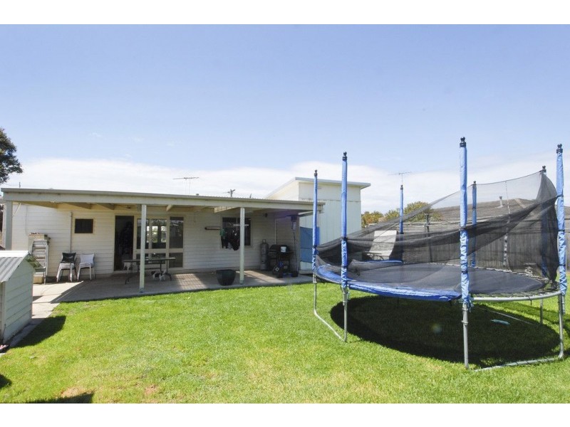 4 Tilly court, Newcomb VIC 3219