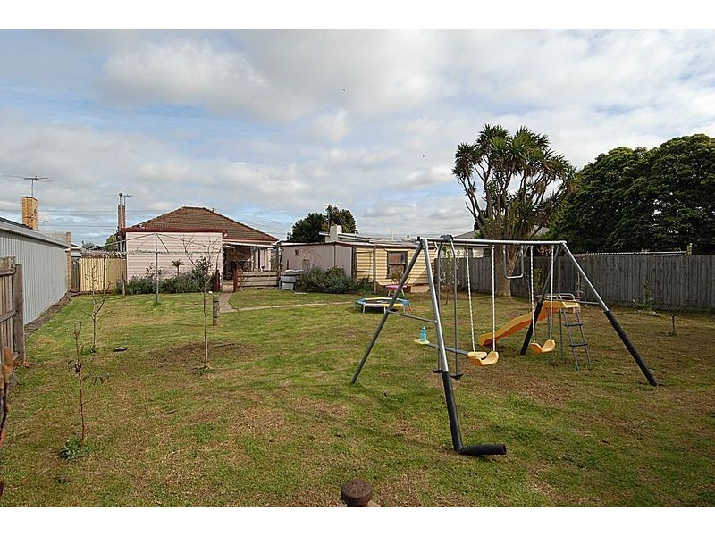 15 Brayshay Road, Newcomb VIC 3219