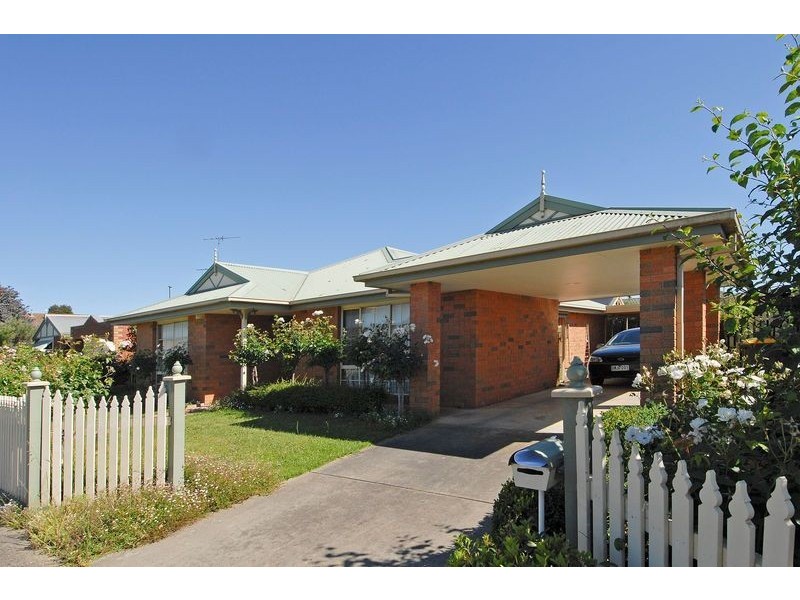 21 Meadenhall Drive, St Albans Park VIC 3219