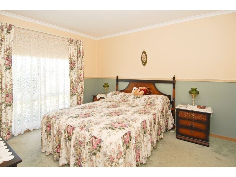 21 Meadenhall Drive, St Albans Park VIC 3219