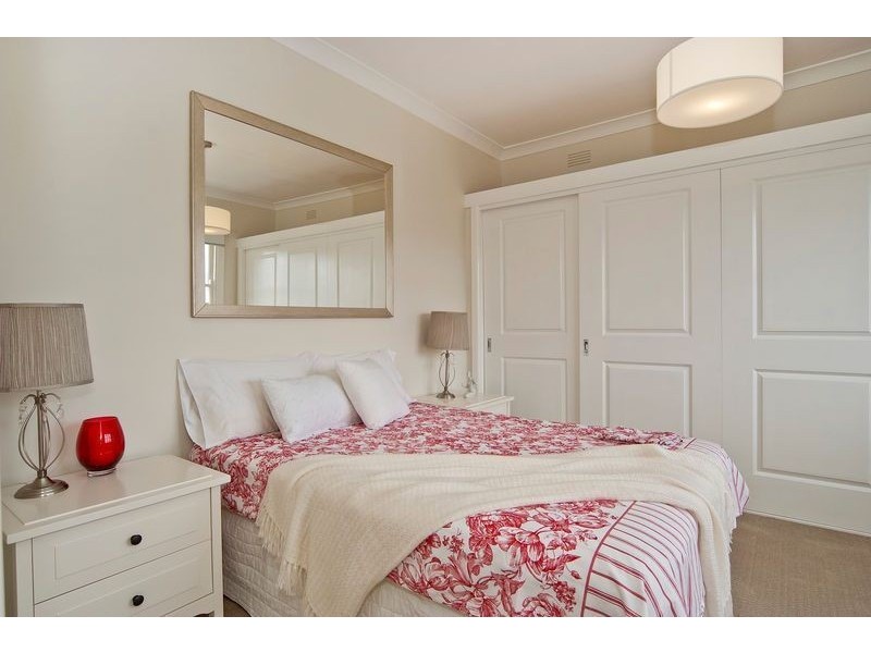 1/7 Lancaster, Newcomb VIC 3219