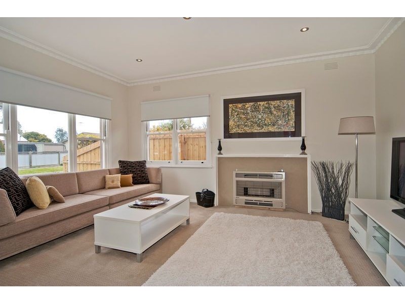 1/7 Lancaster, Newcomb VIC 3219