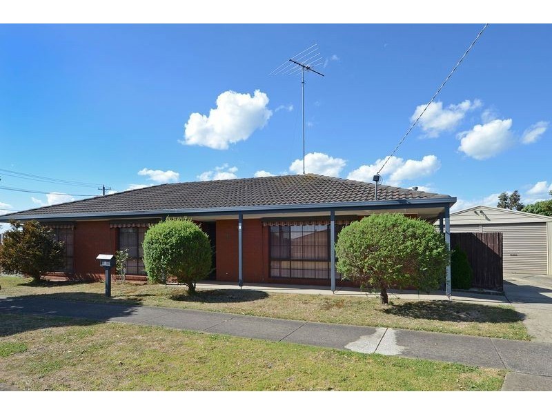 9 Paramount Crescent, St Albans Park VIC 3219