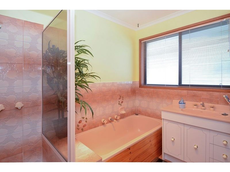 9 Paramount Crescent, St Albans Park VIC 3219