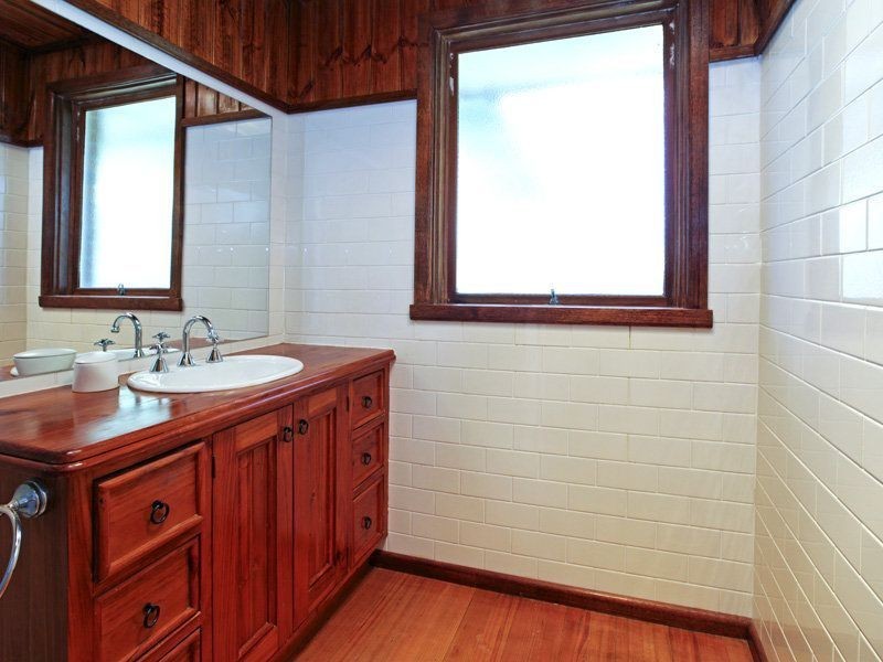 24 Watsons Road, Newcomb VIC 3219