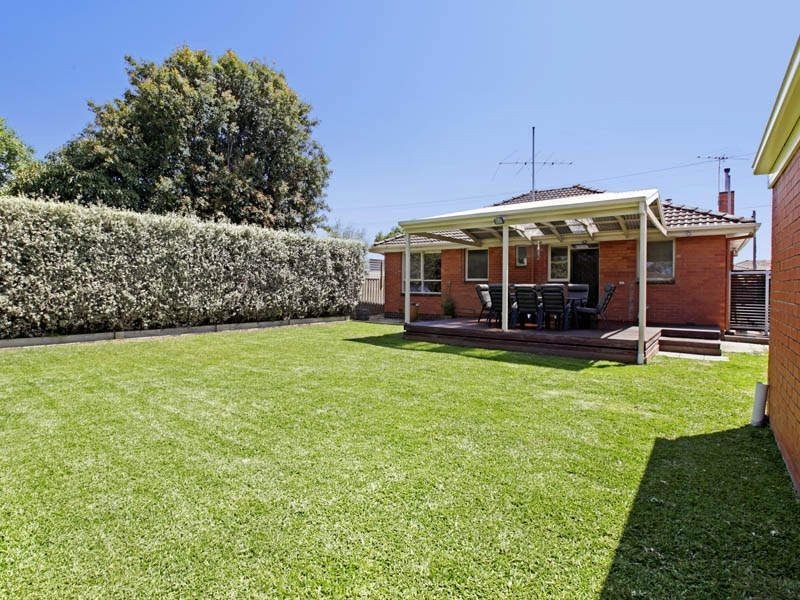 24 Watsons Road, Newcomb VIC 3219