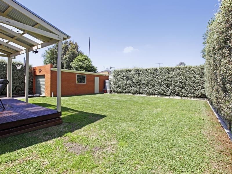 24 Watsons Road, Newcomb VIC 3219