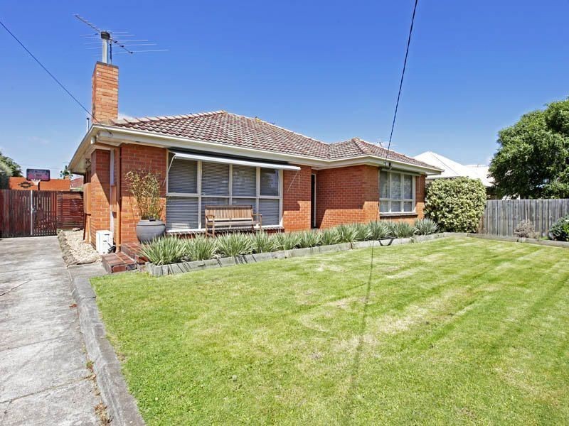 24 Watsons Road, Newcomb VIC 3219