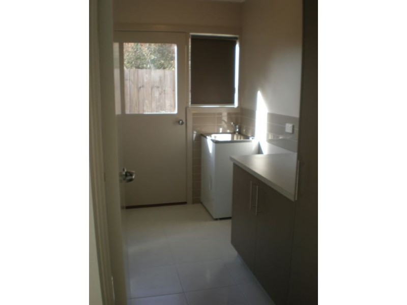 1/7 Johnston Avenue, Newcomb VIC 3219