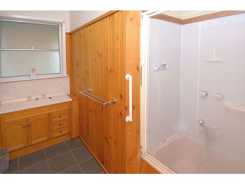 42 Neptune Avenue, Newcomb VIC 3219