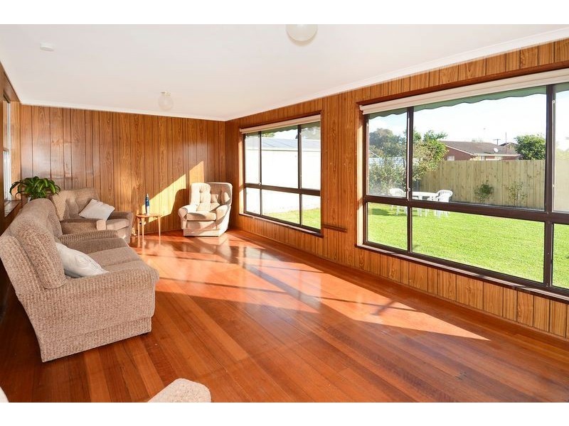 8 Neptune Avenue, Newcomb VIC 3219