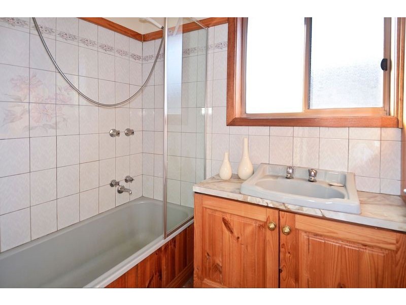 8 Neptune Avenue, Newcomb VIC 3219