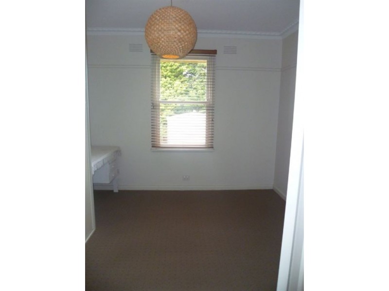 1 Strickland Avenue, Highton VIC 3216