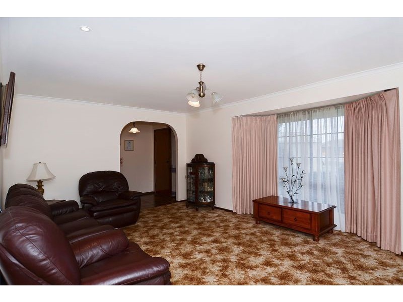 42 Enfield Drive, St Albans Park VIC 3219