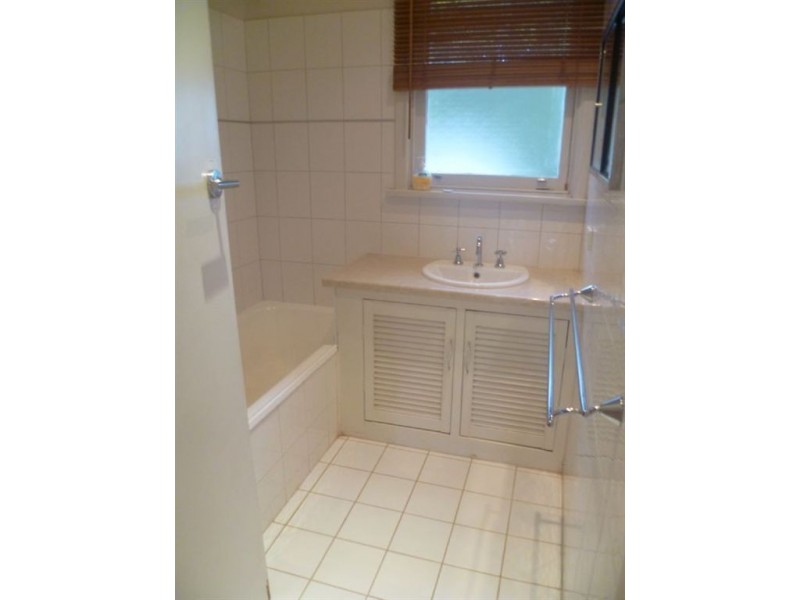 1 Strickland Avenue, Highton VIC 3216