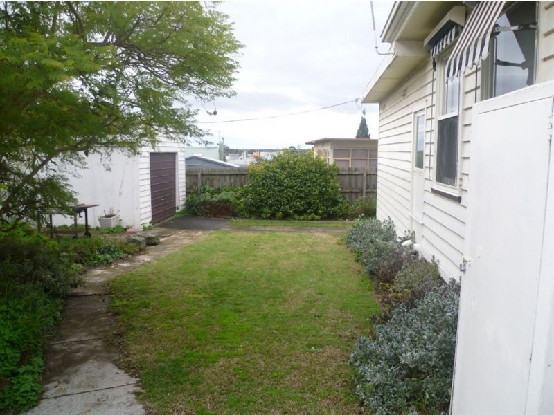 17 Bellerine Highway, Newcomb VIC 3219