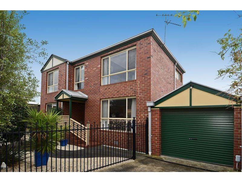 2/328 Aberdeen Street, Manifold Heights VIC 3218