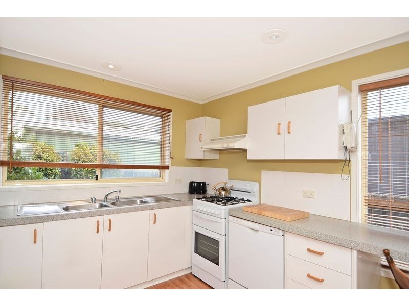 2/328 Aberdeen Street, Manifold Heights VIC 3218