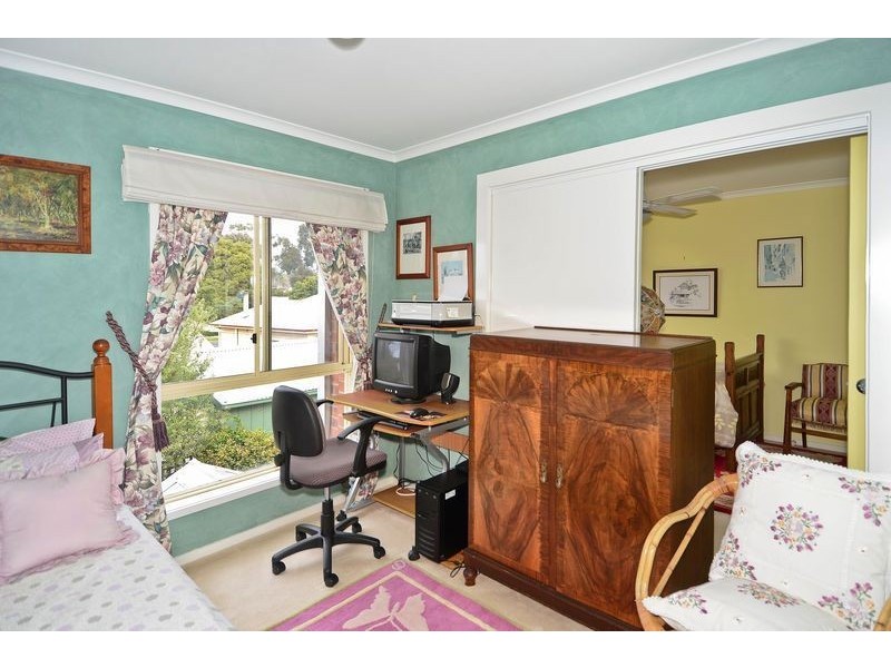 2/328 Aberdeen Street, Manifold Heights VIC 3218