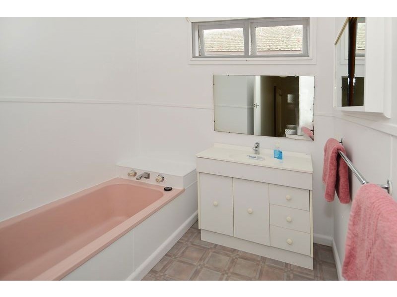 12 Ivy Street, Newcomb VIC 3219