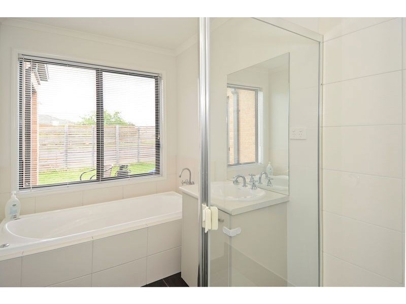 106 Grove Road, Grovedale VIC 3216